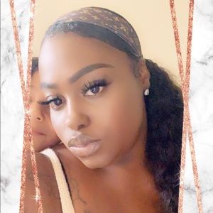 Meet your Posher, Mia